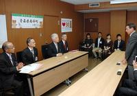尾中栄区長ほかへの表敬訪問風景