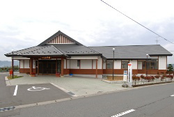 下名久井公民館「ひだまり館」の外観