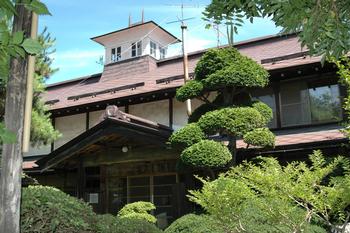 田中家住宅主屋（正面・望楼と玄関）の画像