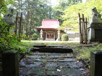 ​本三戸八幡宮境内の画像