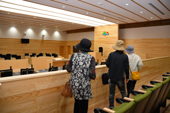 議場内覧の画像