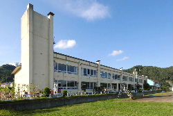 南部町立南部小学校の外観