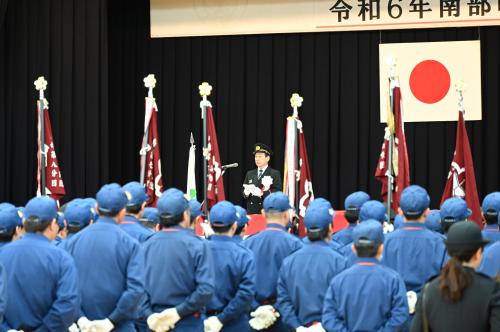 出初式式典で訓示を述べる町長の画像